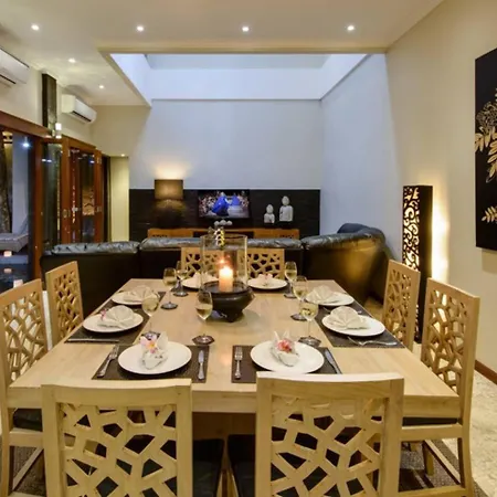 Super 4 Bed, Sleeps 8, Just 300M Walk From Beach-3
