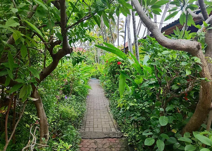 Adus Beach Inn